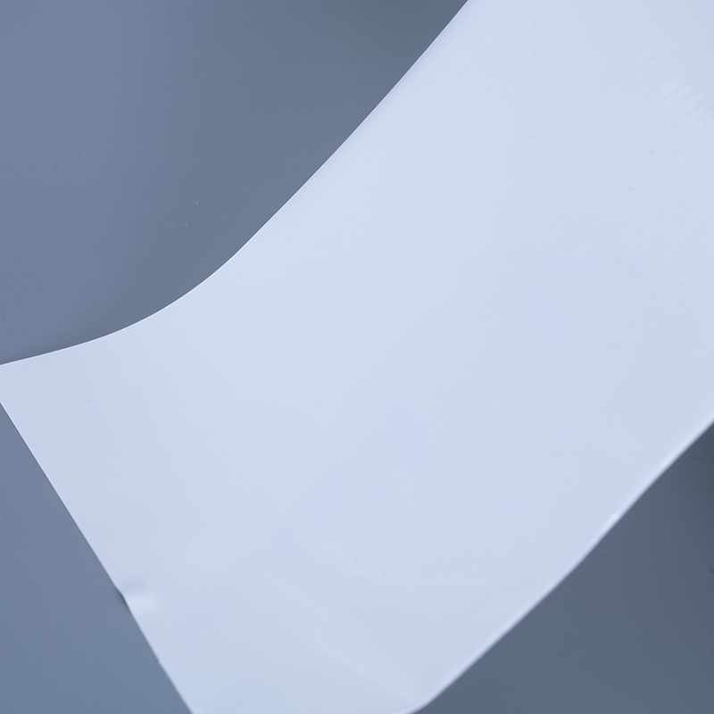 วัสดุฉลากฟิล์มไวนิล PET เคลือบเงา 25mic พร้อมม้วนจัมโบ้กาวอะคริลิกสำหรับการพิมพ์อิงค์เจ็ท