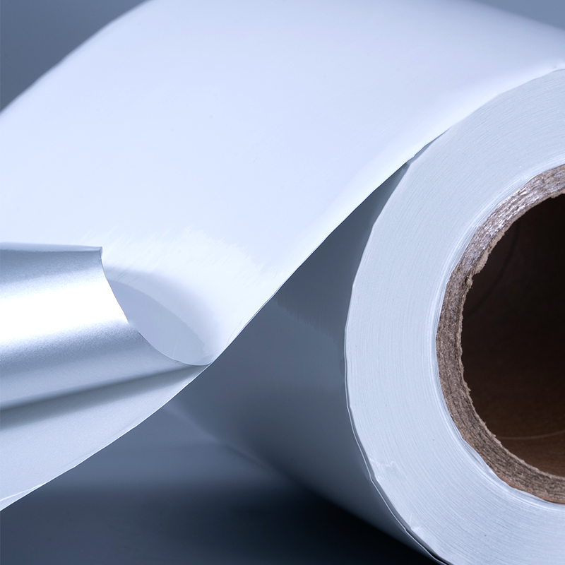 ฉลากกาวในตัวฟิล์มโพลีเอสเตอร์อลูมิไนซ์สีขาวมัน 25mic พร้อมกาวอะคริลิกสูตรน้ำสำหรับการพิมพ์อิงค์เจ็ท