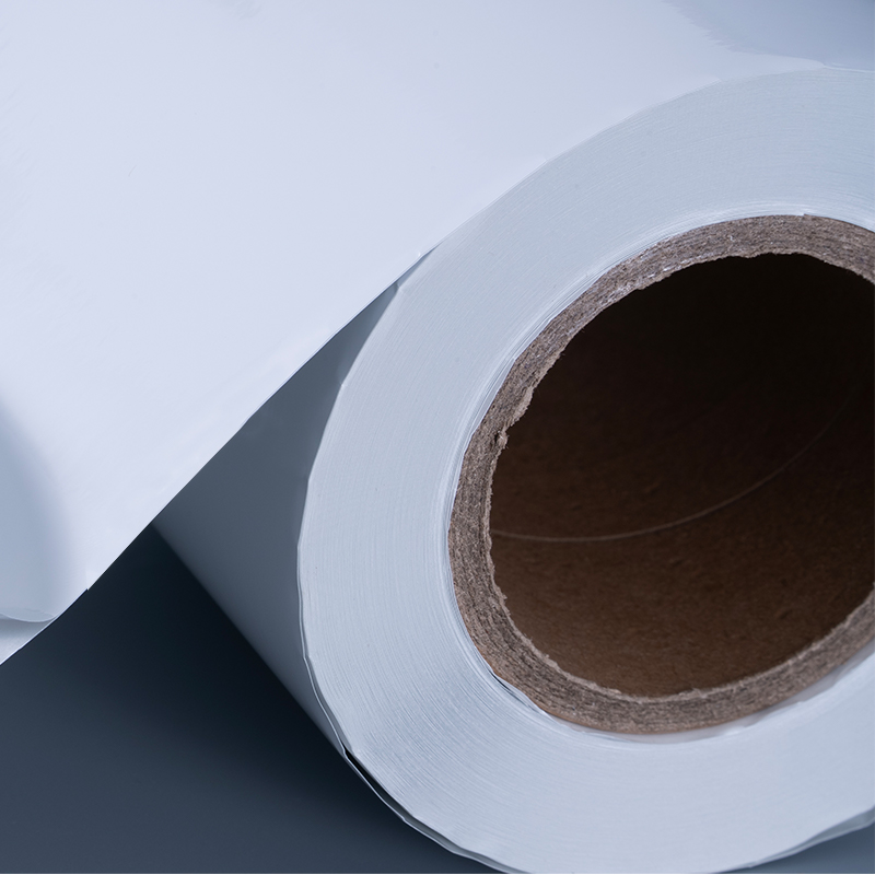 ฉลากกาวในตัวฟิล์มโพลีเอสเตอร์อลูมิไนซ์สีขาวมัน 25mic พร้อมกาวอะคริลิกสูตรน้ำสำหรับการพิมพ์อิงค์เจ็ท